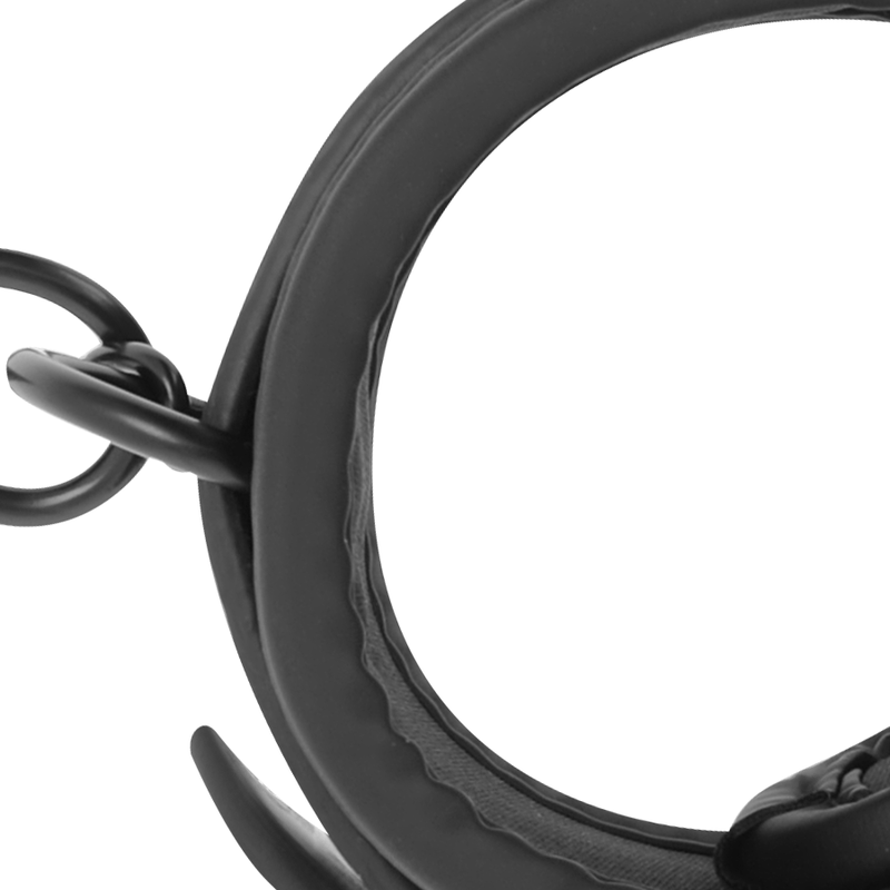 Fetish Submissive - Vegan leather handcuffs met noprene lining