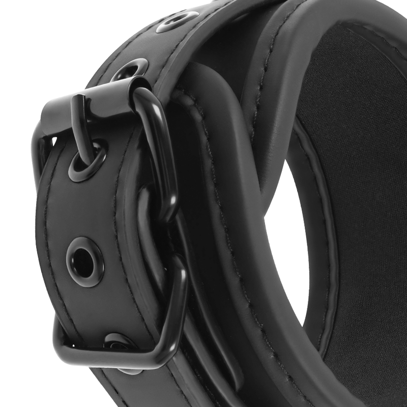 Fetish Submissive - Vegan leather ankle cuffs met noprene lining