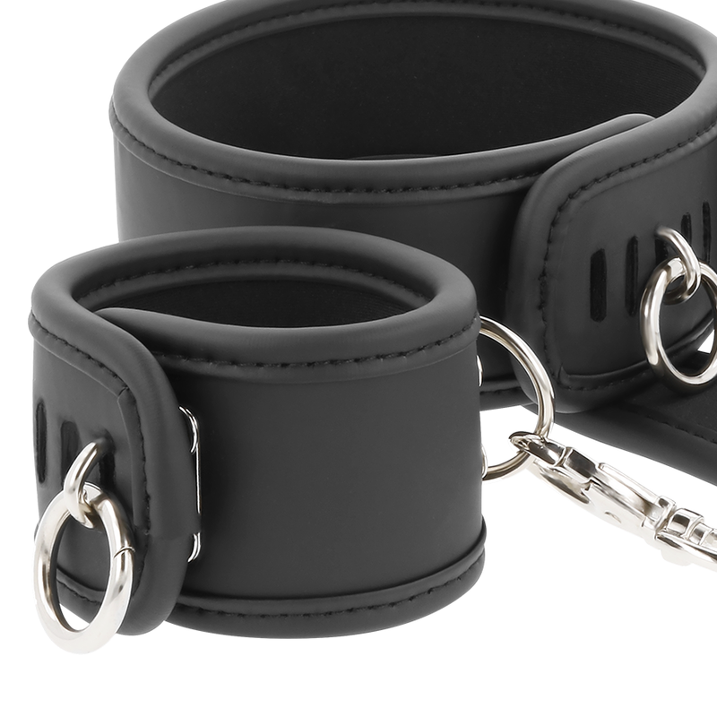 Fetish Submissive - Vegan leather necklace en handcuffs met noprene lining