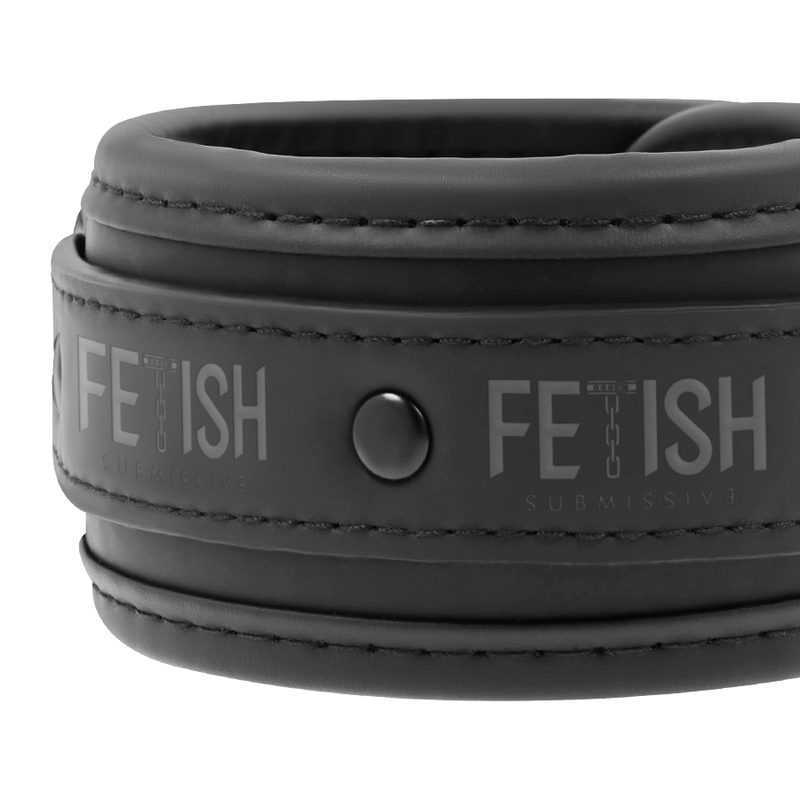 Fetish Submissive - Master position met 4 noprene-lined handcuffs