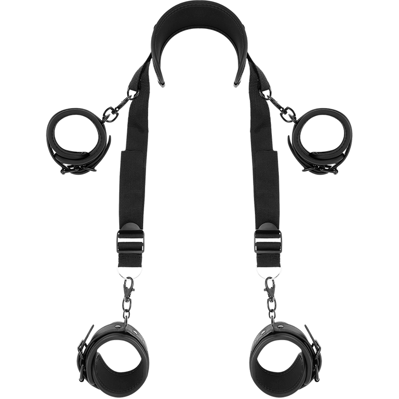Fetish Submissive - Master position met 4 noprene-lined handcuffs